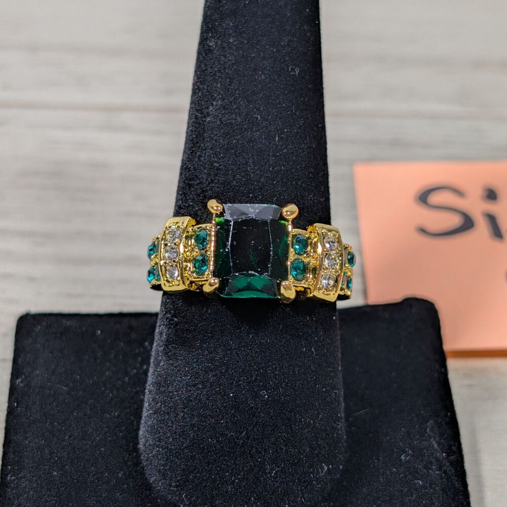 Gold Tone Green Stone Ring Size 9 Emerald Color Crystal Unisex Statement